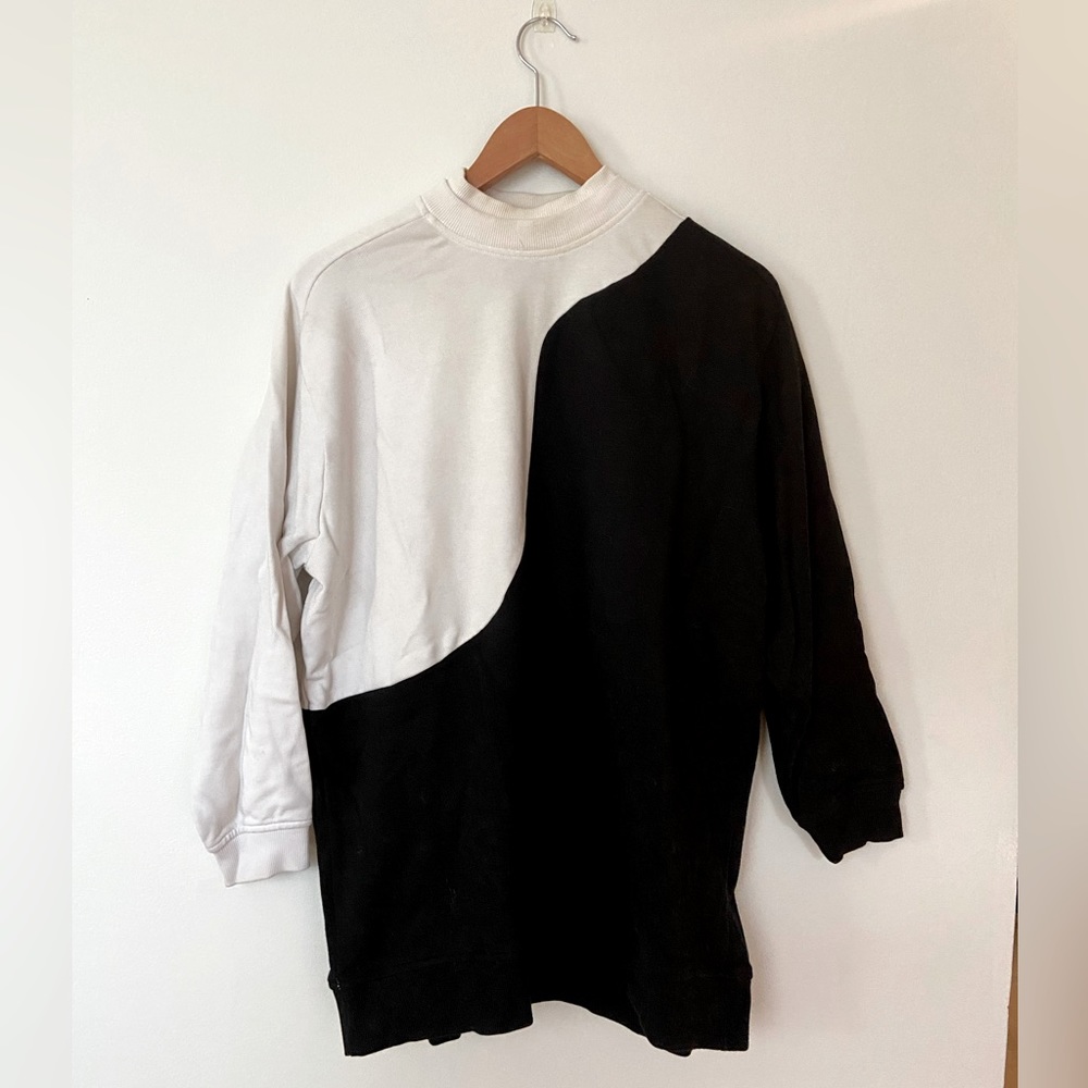 Monki Oversized Black & White Sweatshirt